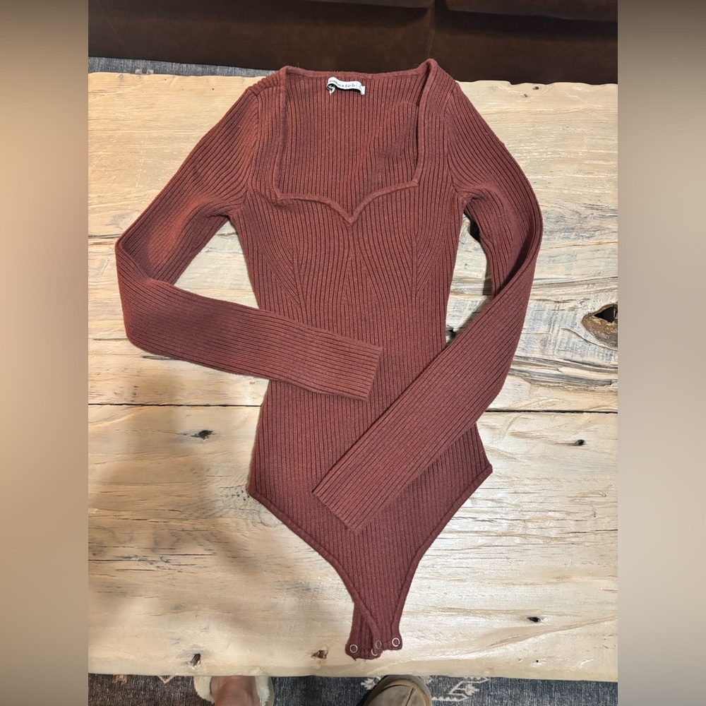 Abercrombie & Fitch Ribbed Knit bodysuit